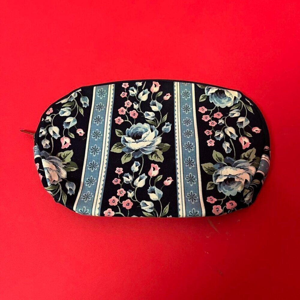 Trina / victorian floral pattern makeup  bag 💙🩷​​​​​